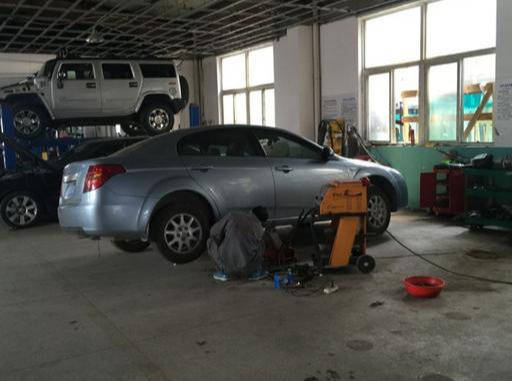 汽车为何不能在修理厂过夜？修车师傅揭秘行业秘密，网友心寒汽车零配件内幕